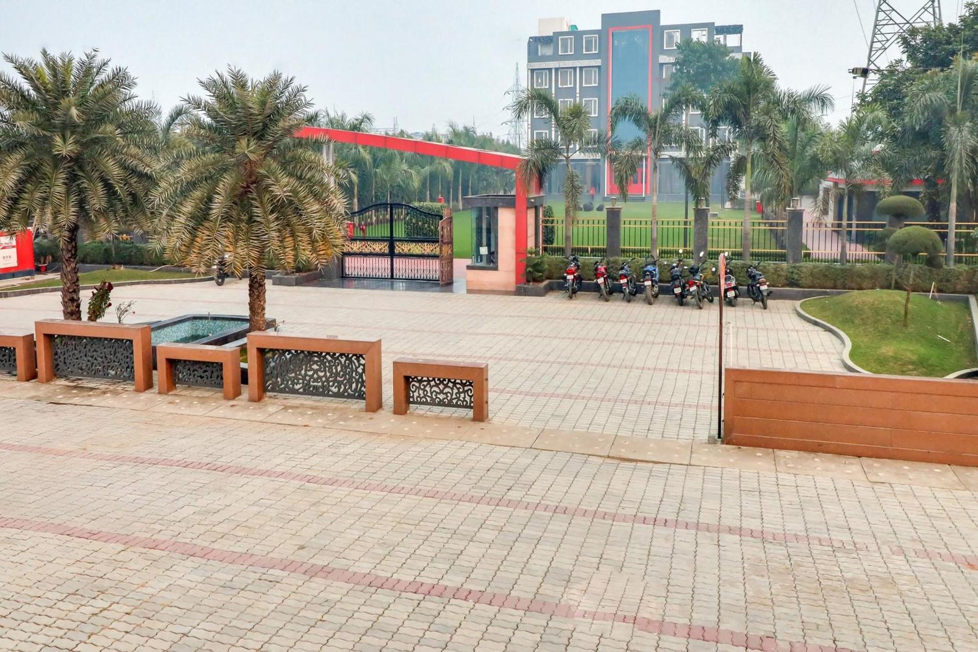 Hotel Super Townhouse Jashn Chinhat Exterior foto